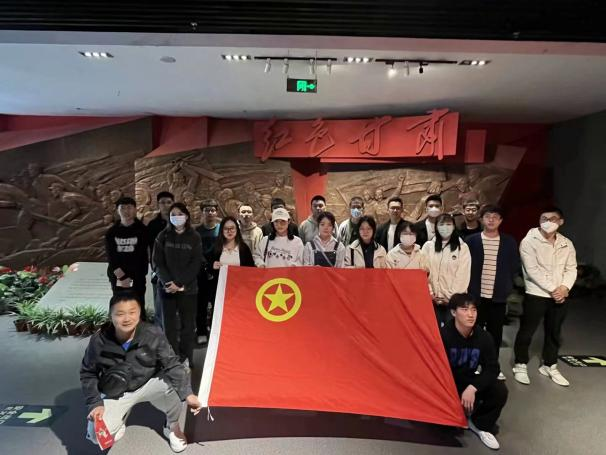 奋勇作先锋,坚贞承大业 ——英国正版365官方网站研究生会“五四”系列活动之参观“红色甘肃主题展”