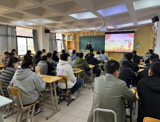青春践行二十大 踔厉奋发向未来 ——2019级各班开展开学第一次主题班会