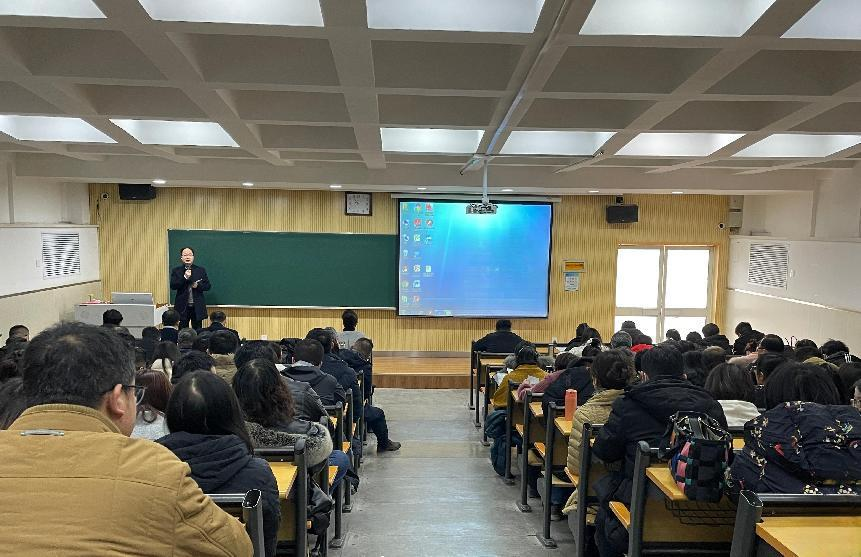公司组织全体教职工集中学习《事业单位工作人员处分规定》